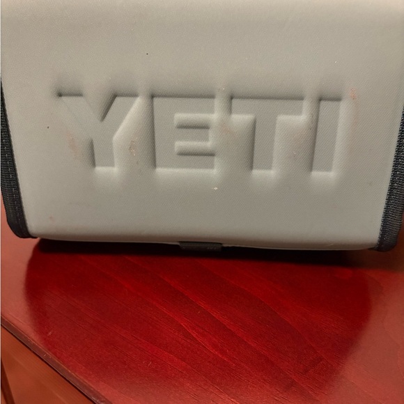 Yeti Daytrip - Picture 2 of 2
